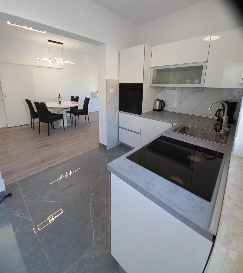 Sunset Apartment *